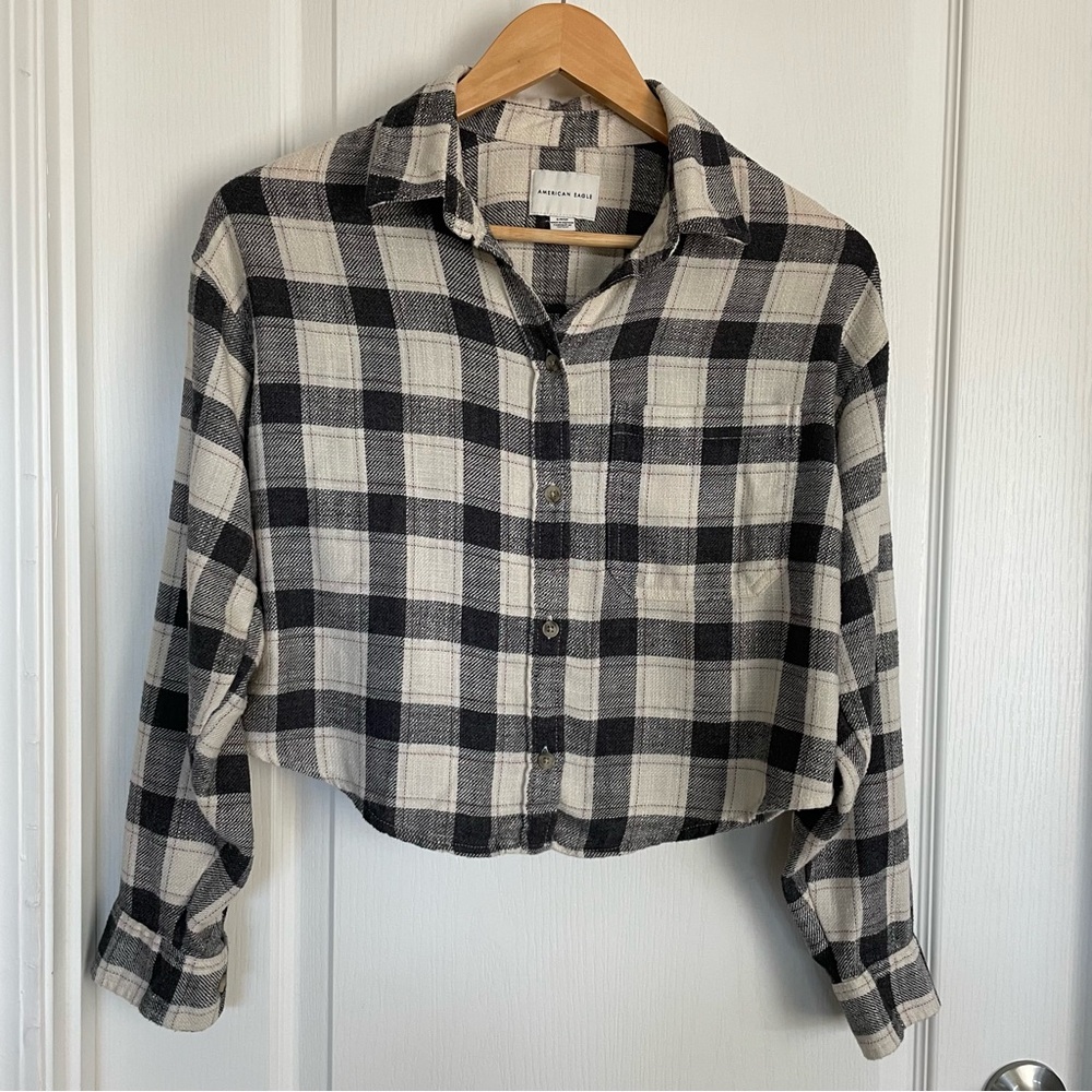 American Eagle Outfitters Black and Cream Plaid Button Down Long Sleeves Size S